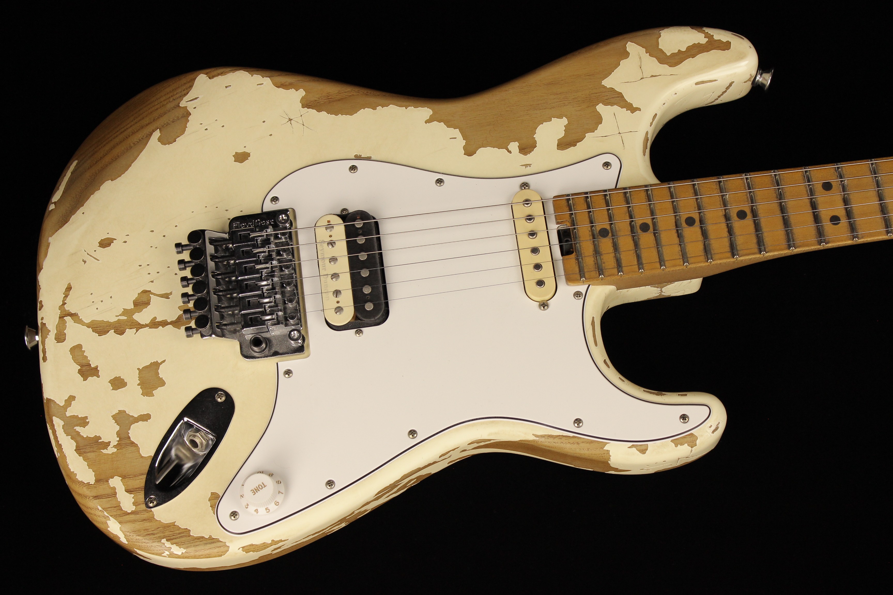 Charvel Henrik Danhage Limited Edition Signature Pro-Mod So-Cal Style 1 HS  FR M White Relic (SN: MC224948) | Gino Guitars