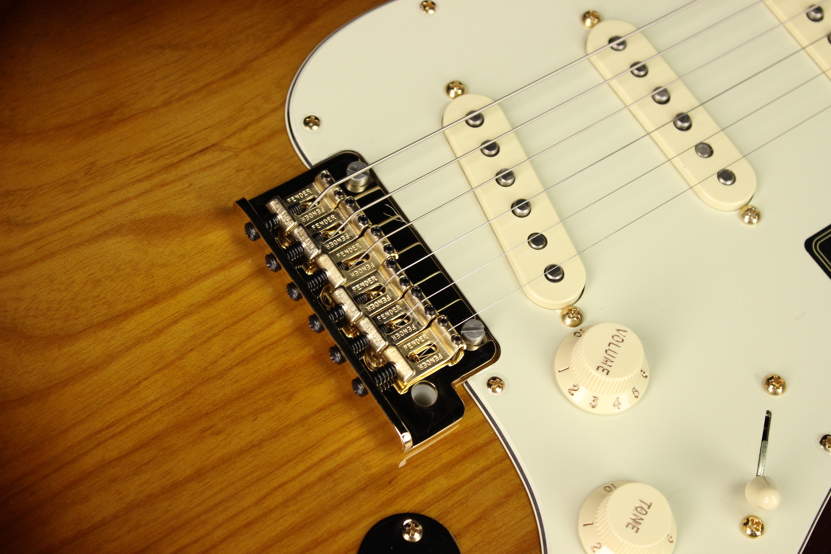 Fender 75th Anniversary Commemorative Stratocaster 2-Color 