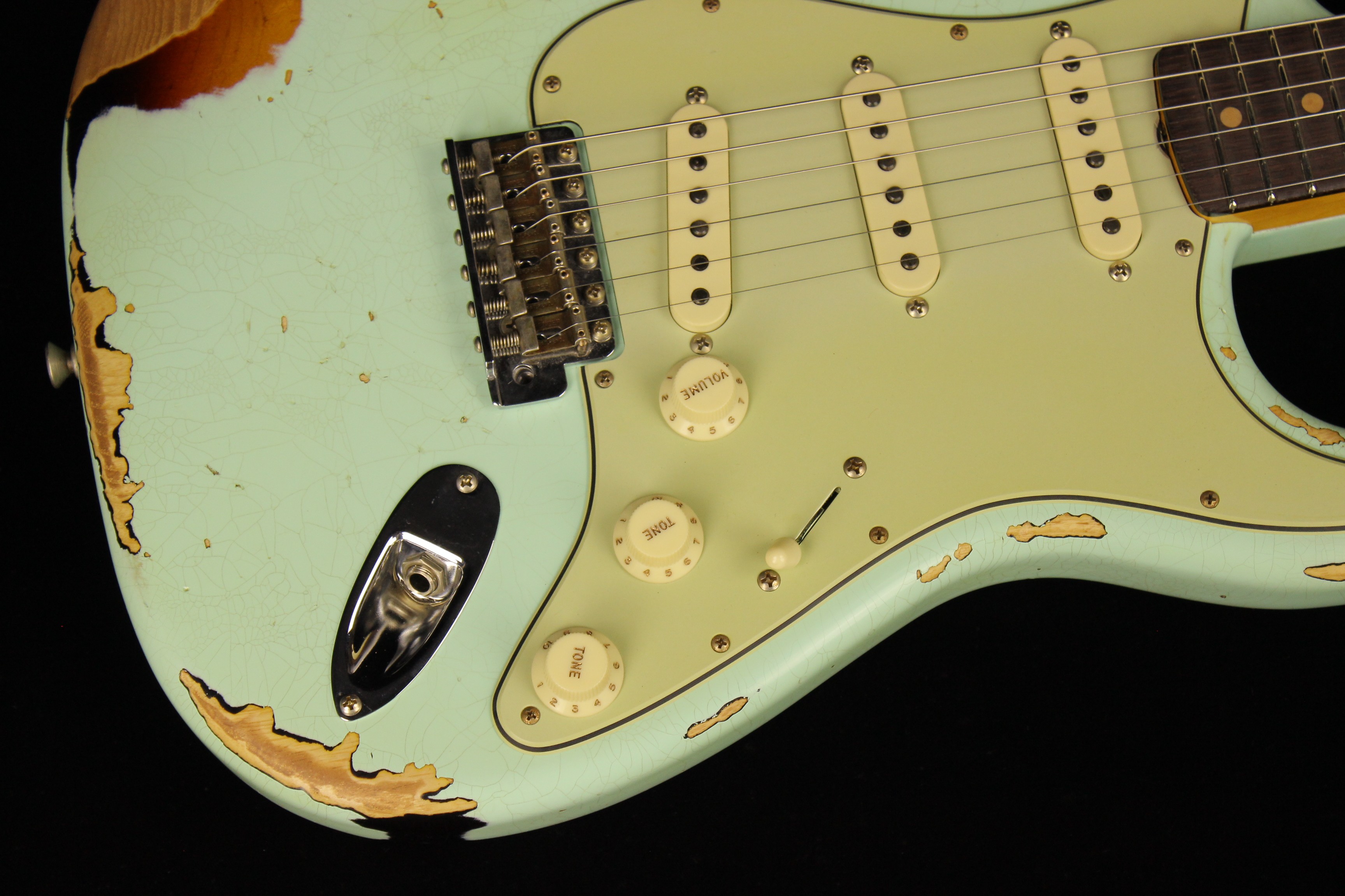 Fender Custom 1962 Stratocaster Heavy Relic Surf Green over 3-Color  Sunburst (SN: R133112) | Gino Guitars