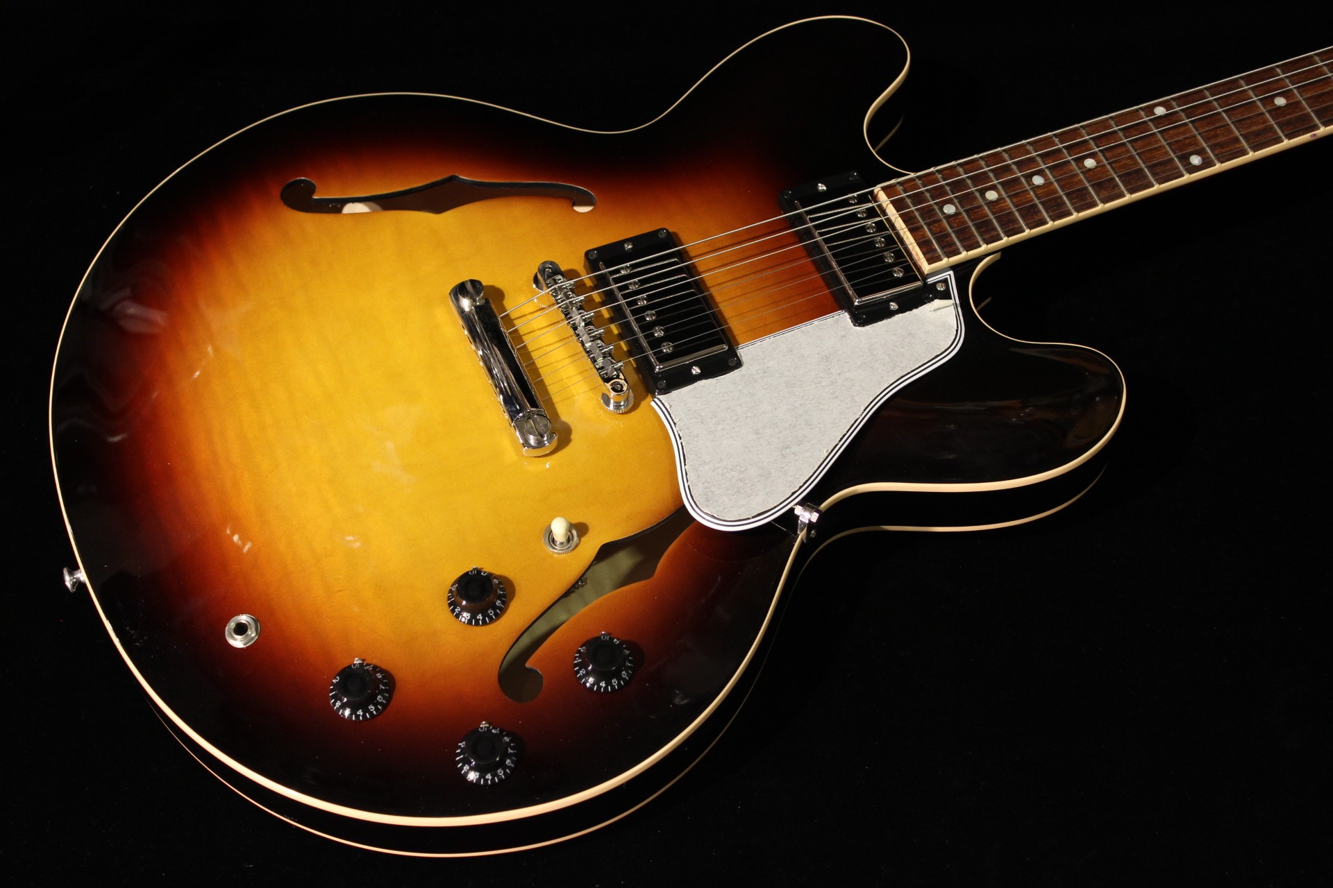 Is the gibson es-335 versatile?