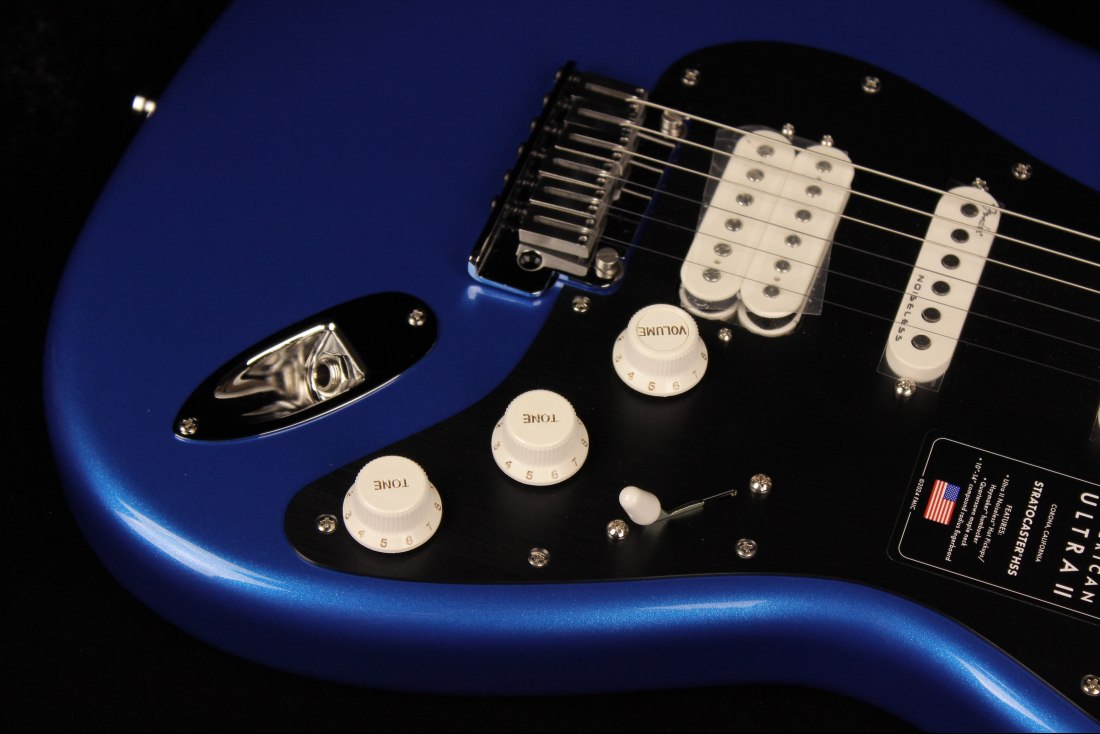 Fender American Ultra II Stratocaster HSS - EB NBL