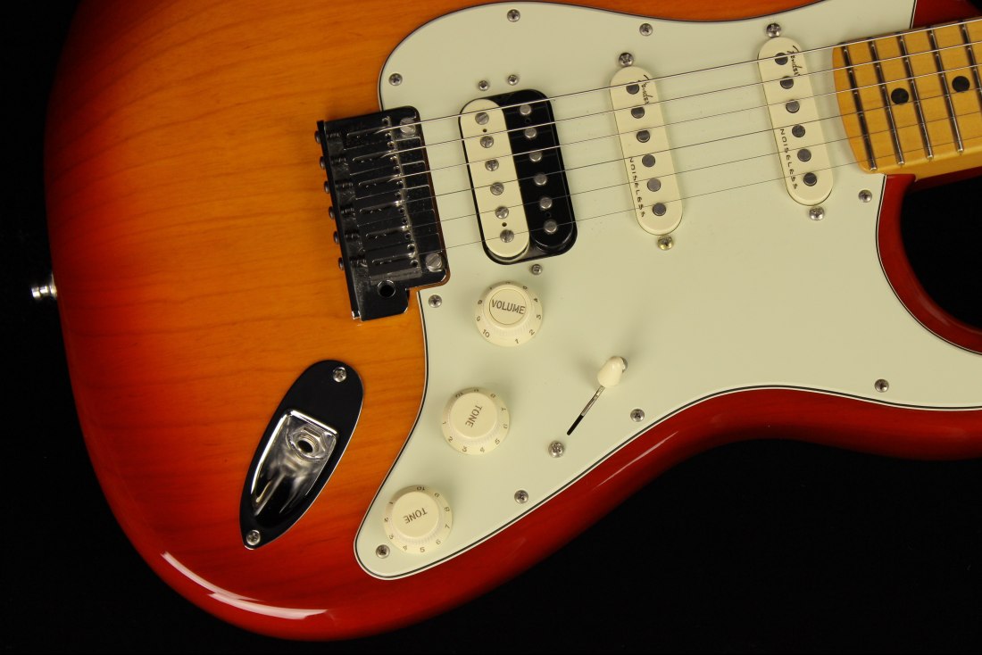 Fender American Ultra Stratocaster HSS - MN PRB