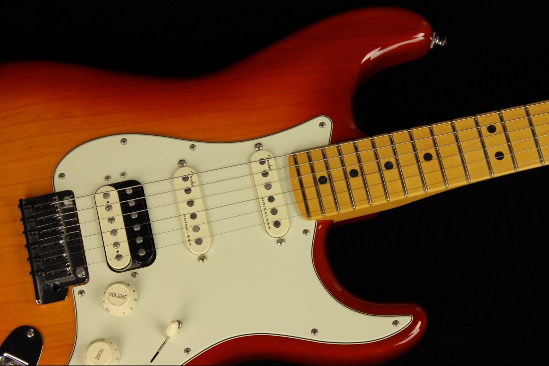 Fender American Ultra Stratocaster HSS - MN PRB