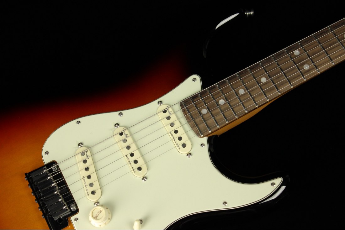 Fender American Ultra Stratocaster - RW ULB