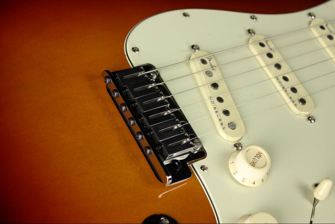 Fender American Ultra Stratocaster - RW ULB