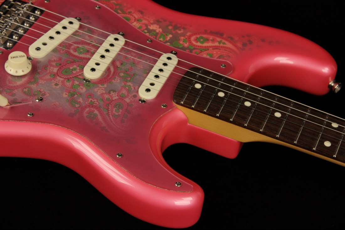 Fender Made in Japan Traditional 60s Stratocaster Pink Paisley