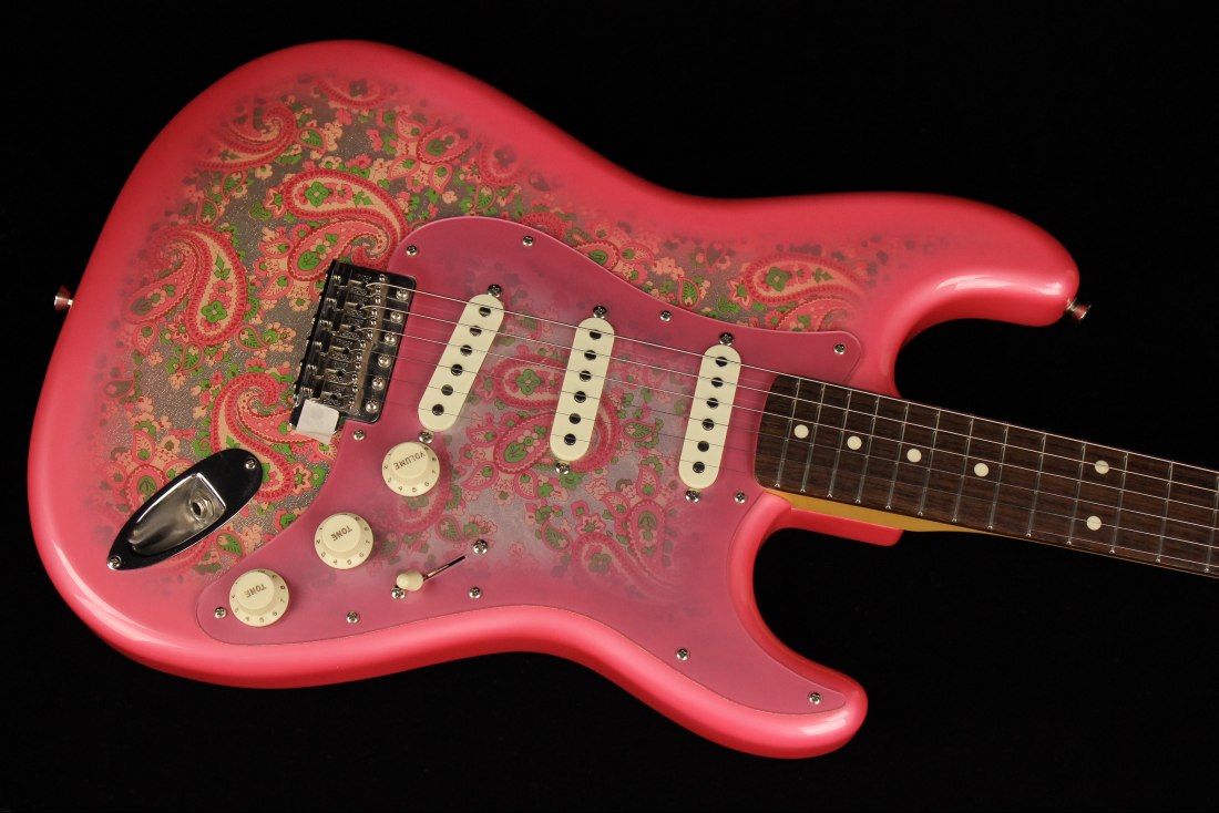 Fender Made in Japan Traditional 60s Stratocaster Pink Paisley