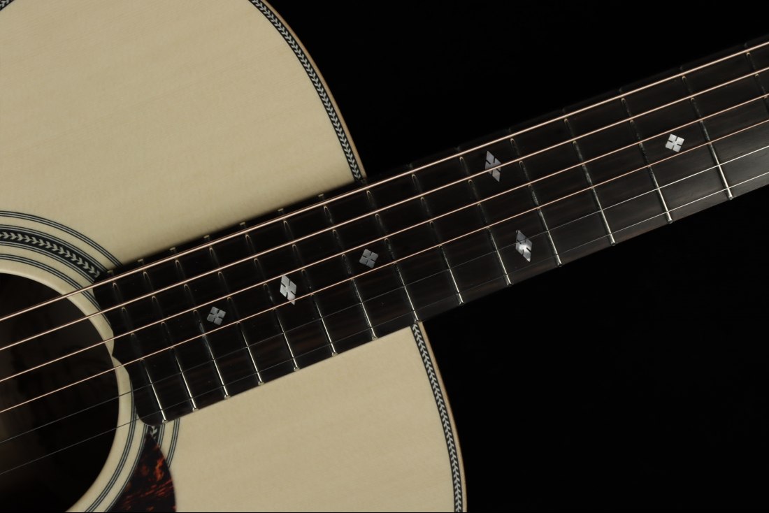 Maton EBG808 Artist