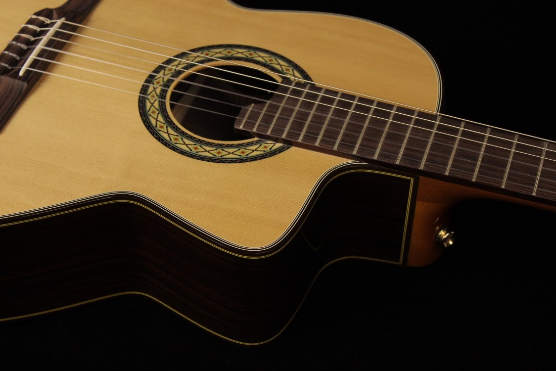 Takamine TC135SC