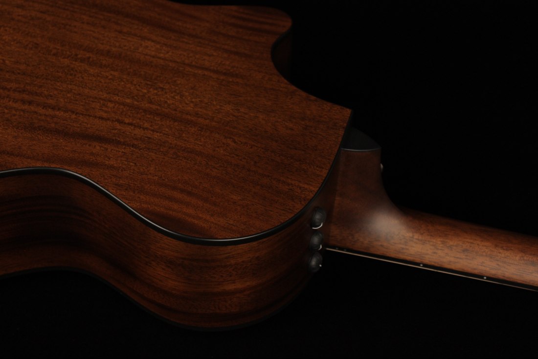 Taylor 322ce 12-Fret V-Class Bracing