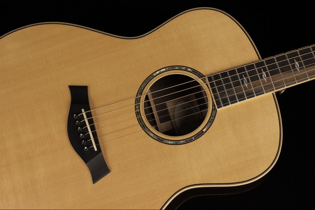 Taylor 818e V-Class Bracing Antique Blonde (SN: 1105164090) | Gino Guitars