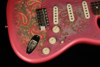 Fender Made in Japan Traditional 60s Stratocaster Pink Paisley